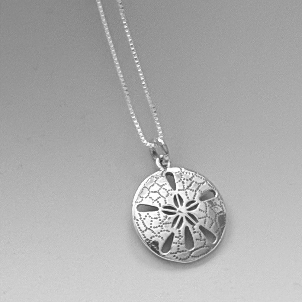 NWT 925 Sterling Silver Sand Dollar Necklace! Hypoallergenic! NEW! - Picture 4 of 6